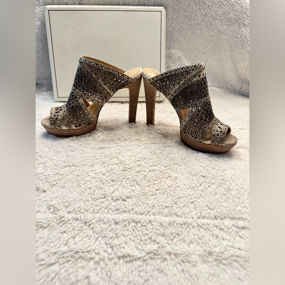 BCBGMaxAzria Python Cut Out Peep Toe Mule Heels 8.5 - NIB $375 Retail - Picture 10 of 16